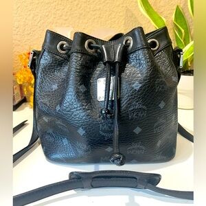 MCM BLACK VISETOS DRAWSTRING BUCKET BAG